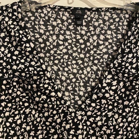 River Island | NWOT flared sleeve ditsy floral smock top in black and white - Picture 7 of 8